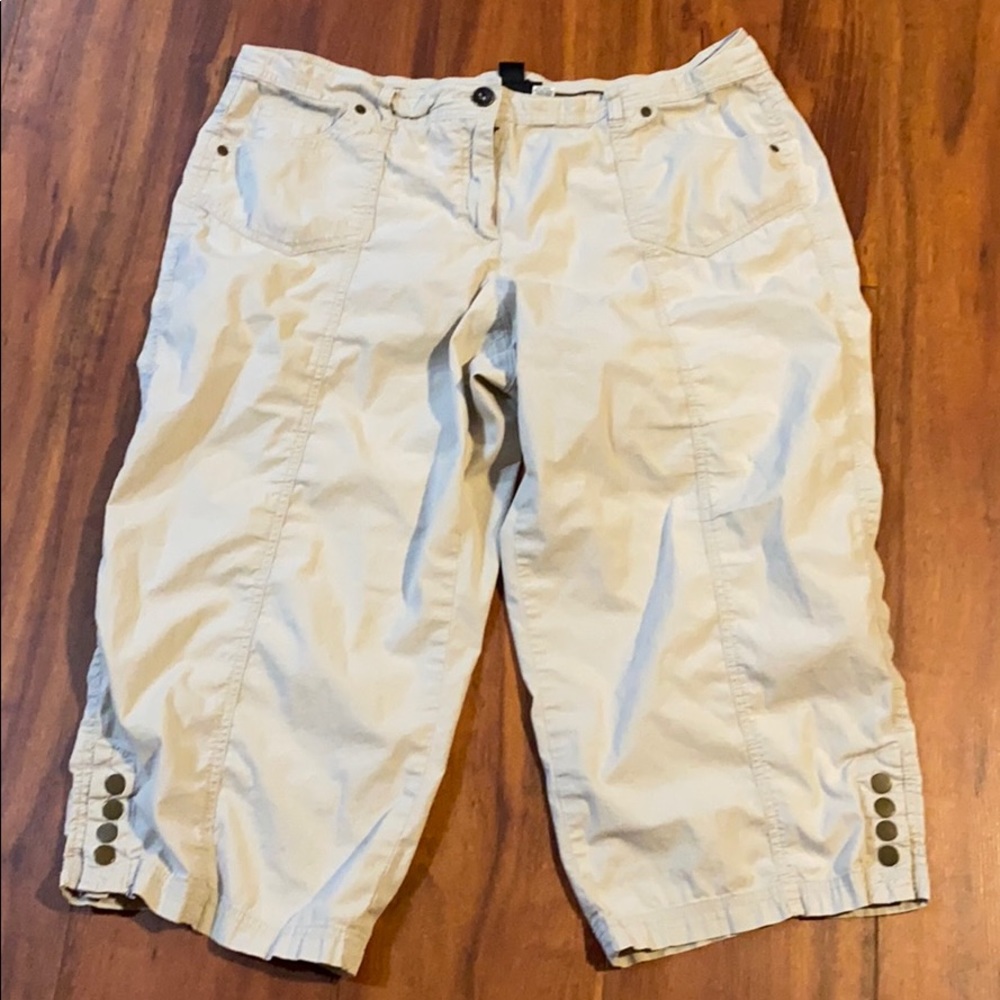 ladies 16 Capri cropped pants